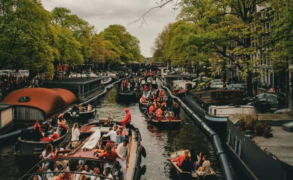Privésloep Huren met Koningsdag in Amsterdam